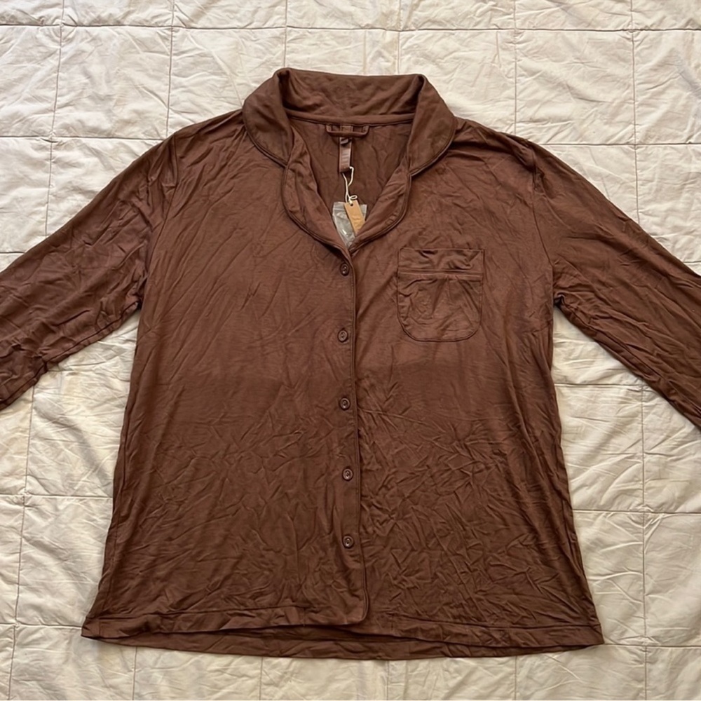 SKIMS SLEEP (A1) BUTTON UP TOP NWT WOOD xxs